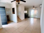 SE RENTA CASA FAMILIAR DE 3 REC 2.5 BAÑOS FRENTE...