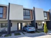 SE RENTA CASA NUEVA. 3 REC, 2 AUTOS, JARDIN, EN FRACC....