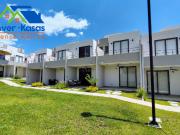 SE RENTA CASA NUEVA, AMUEBLADA A UN COSTADO DEL PARQUE...