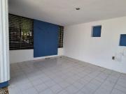 Se renta casa para negocio u oficinas a pocos metros de...