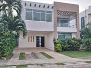 Se renta casa sin muebles