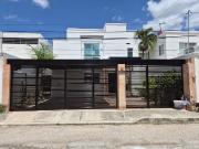 SE RENTA COMODA CASA A UNAS CUADRAS DE AVENIDA GARCÍA...