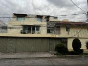 Se renta Departamento en segundo nivel ubicado en Ladron...