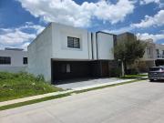 Se renta excelente Casa NUEVA en Valles del Molino con...