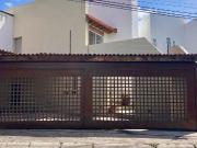 Se RENTA hermosa casa, de diseño único. Ideal para...