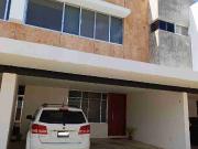 SE RENTA HERMOSO TOWNHOUSE AMUEBLADO EXCELENTE UBICACIÓN