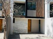 Se renta lindo y amplio TH a dos cuadras de periférico