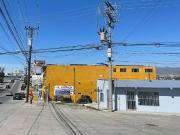 Se renta local en esquina comercial en Mariano...