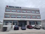 Se rentan consultorios y local grande en centro médico...