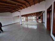 SE RENTA LOCAL EN PLAZA COMERCIAL CUMBAYA