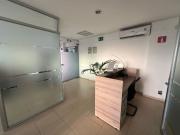 Se renta oficina con 2 privados en corporativo Bonampak...