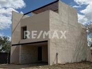 Se renta Th con Piscina a 2 calles de Hospital el faro y...