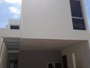 Se Renta Town house en Montes de Amé