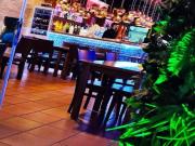 Se traspasa restaurante en Avenida principal de Arroyo...