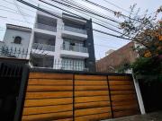SE VENDE ACOGEDOR DUPLEX FRENTE A PARQUE CON PISCINA Y...