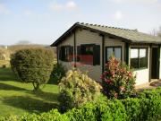 SE VENDE ACOGEDORA CASA DE MADERA CON FINCA URBANIZABLE...