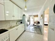 SE VENDE ADDOSADO DE 2D SEMIREFORMADO Y SIN VECINOS...