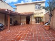 Se Vende AMOBLADA MACARACUAY Espectacular Casa de 2 Niveles