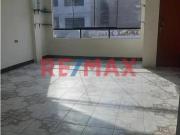 Se Vende Amplia Casa De 3 Pisos En San Juan De Lurigancho