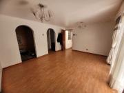 Se vende amplia casa de 4 dormitorios, a pasos de metro...