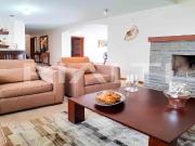Se vende amplia casa, dentro conjunto, San José del Valle