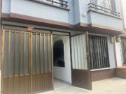 Se vende amplia casa dúplex con garaje en Corales