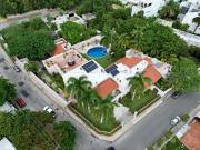 Se vende amplia casa en esquina en Benito Juárez Norte,... Se vende amplia casa en esquina en Benito Juárez Norte,...