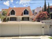 SE VENDE AMPLIA CASA EN LOMA REL, ZAPOPAN, OPORTUNIDAD...