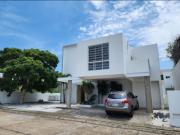 SE VENDE AMPLIA CASA EN REAL MANDINGA