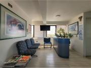 SE VENDE AMPLIA Y LUMINOSA OFICINA