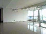 SE VENDE AMPLIO APARTAMENTO EN LA CASTELLANA