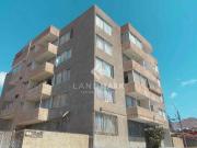 Se vende amplio departamento a pasos de Av. Argentina,...