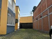 Se vende amplio Departamento con jardín