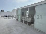 Se vende amplio duplex en ESTRENO con terraza