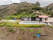 Se vende amplio terreno con dos casas en Landangui Malacatos