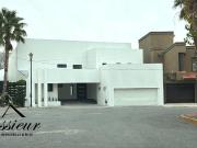 SE VENDE BELLA CASA UBICADA EN JARDINES DE SENECU