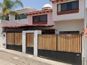 Se vende bonita casa Av Senda Mágica, Milenio III, 76060...