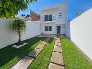 SE VENDE BONITA CASA DE 2 NIVELES CON AMPLIO JARDIN