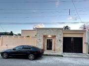 Se vende bonita casa en Colonia Itzimná a 3 cuadras de...