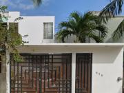 SE VENDE BONITA Y AMPLIA CASA EN PLAYA DEL CARMEN,...