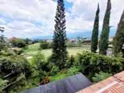 SE VENDE CABAÑA CON VISTA AL CAMPO DE GOLF EN EL LAGUITO