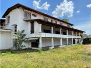 Se vende Casa 1000m2. 4h/7b/8p. Cerro Verde