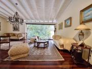 Se vende casa 1000m2 4h+s/3b+s/6p en Valle Alto