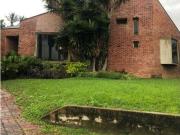 Se vende casa 1400 m2 7h/8b/18p Cerro Verde 2108