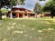 Se vende casa 2000m² 4h+1s/4b+1s/12e Cerro verde Se vende casa 2000m² 4h+1s/4b+1s/12e Cerro verde