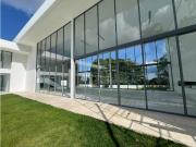 Se vende casa 2000m² 9h+4s/9b+2s/8p La Lagunita