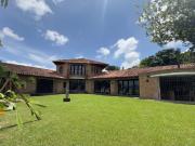 Se vende casa 2415m² 5h/ 6b/ 7e La Lagunita