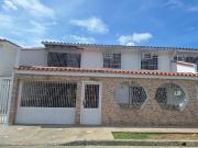 Se vende casa 250m2.5H/4B/4P. Guatire, Villa Heroica