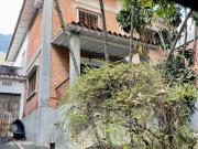 Se vende casa 261m2 Los Palos Grandes 3978