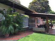 Se vende Casa 295.98m2.4H+S/4B+S/3P.El Cafetal